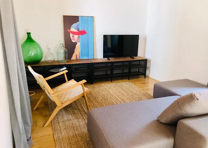 Seayou!***charming 1-bedroom Unit In The Old Center Of *